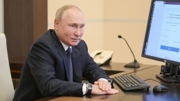 Песков объяснил отличие даты на часах Путина в день голосования