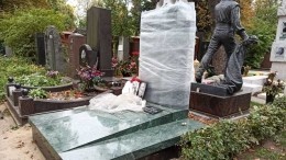 На могиле Олега Табакова спустя три года после его смерти появился памятник