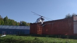 Вертолет санавиации с людьми на борту аварийно сел на крышу гаража в Ижевске