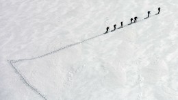 Три человека погибли на Эльбрусе. Они попали в пургу с группой альпинистов
