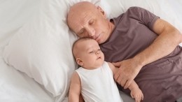 Родить нельзя погодить: К каким болезням приговаривают своих детей возрастные отцы