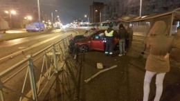 Погиб, уходя от погони ДПС: житель Петербурга на полном ходу влетел в остановку
