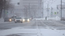 Сентябрьские снегопады парализовали движение на уральских дорогах