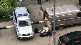 Видео с места обнаружения коробки с телом без ступней в подъезде в Одинцово