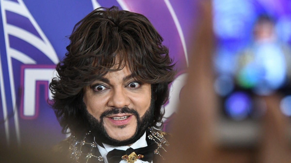 певица зара голоя Голый король: Крутой показал видео с Киркоровым в трусах