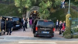 Как выглядели экс-сенатор и его невеста на свадьбе в Италии — фото и видео с нарядами