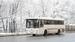 Автобус переехал катавшуюся на ледянке пятилетнюю девочку на Урале