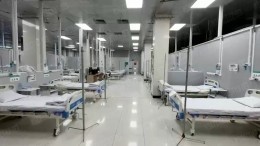 Пациент о COVID-госпитале в АТЦ «Москва»: «Каждые полчаса поступает человек»