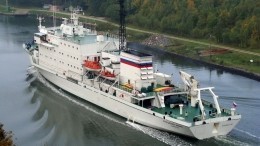 Рядом с задержанным в Дании «Академиком Иоффе» «появился» военный корабль РФ