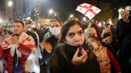 Силовики задерживают сторонников Саакашвили у тюрьмы в Грузии