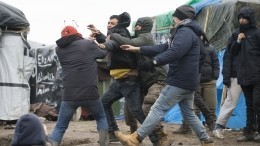Более 20 человек попали в полицию после драки на овощебазе в Петербурге