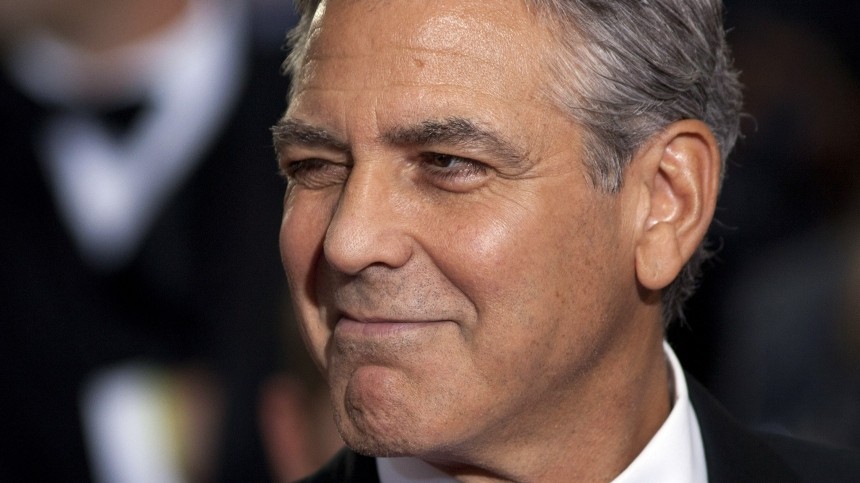 Джордж Клуни встал на защиту Алека Болдуина после трагедии на съемках