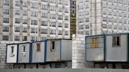 Два человека погибли в результате падения бытовки на стройке в Москве