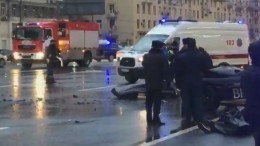 Вылет на встречную полосу BMW с погибшим блогером в Москве попал на видео