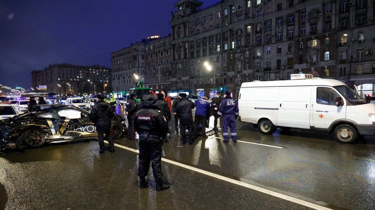 Мемориальную доску вернули на дом, где жил Брежнев