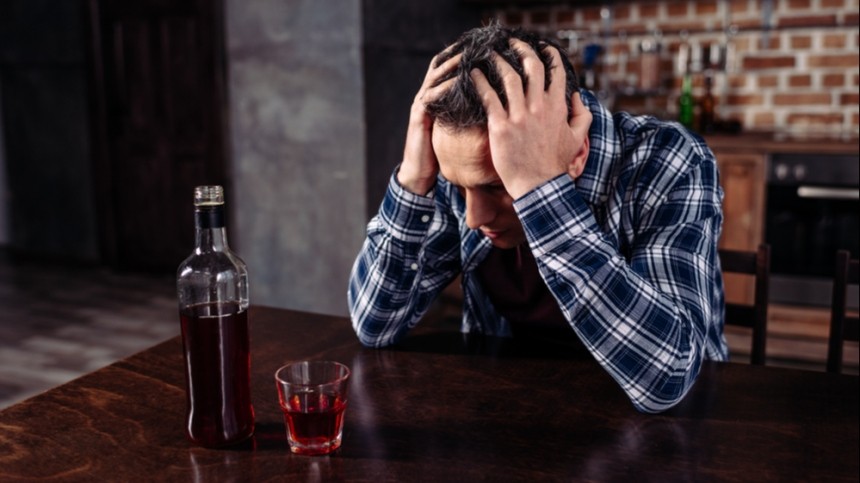 Скрывать бесполезно: 10 признаков, по которым легко вычислить алкоголика