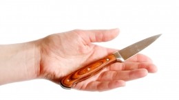 Проклятие на острие: почему нельзя есть с ножа