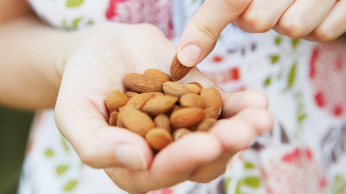 Миндальные орехи: польза, норма потребления, калорийность