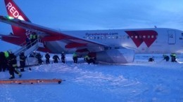 Пассажирский Sukhoi Superjet выкатился за пределы полосы в Норильске
