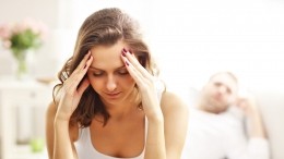 Опасный симптом: невролог рассказала, может ли болеть голова от секса