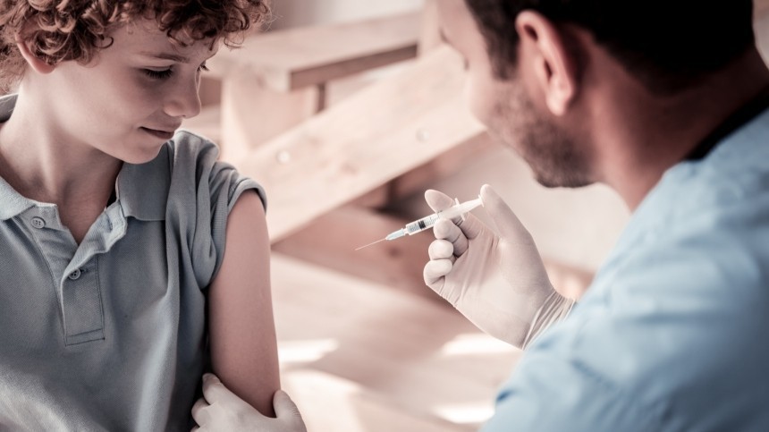 Академик РАН о вакцинах от СОVID-19 для подростков: в ЕС детей прививают с лета