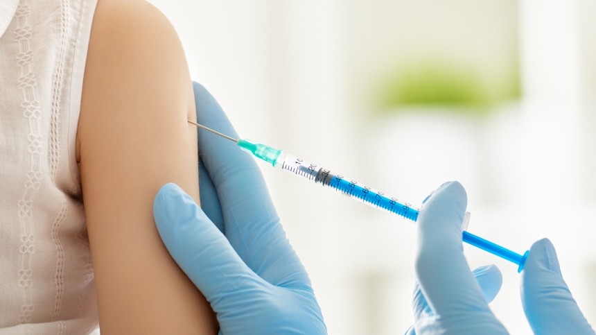 Мурашко назвал срок введения в оборот подростковой вакцины от COVID-19