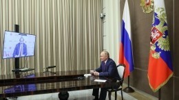 Путин: В вопросе вакцинации стараемся идти по пути убеждения, а не принуждения
