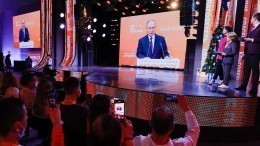 Путин вручил медали четырем победителям международной премии «Мы вместе»