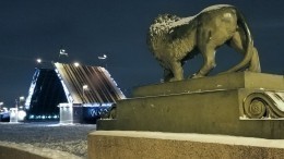 В Петербурге развели мосты, несмотря на окончание навигации по Неве