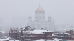 Мощный снегопад в Москве принес пробки и перебои с электричеством