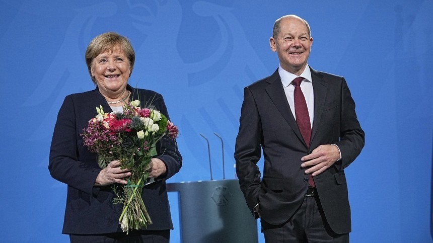 Ангела Меркель попросила нового канцлера ФРГ Шольца исполнить ее желание