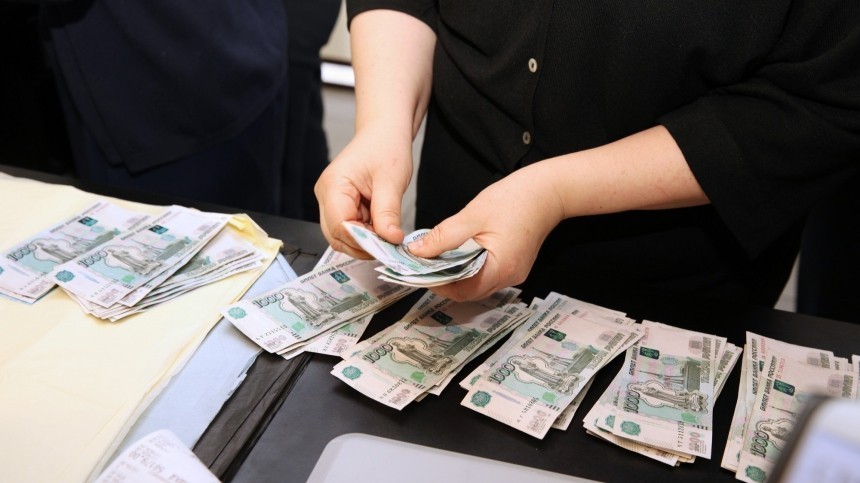 В Ачинске пропавшую кассиршу банка подозревают в краже 22 млн рублей