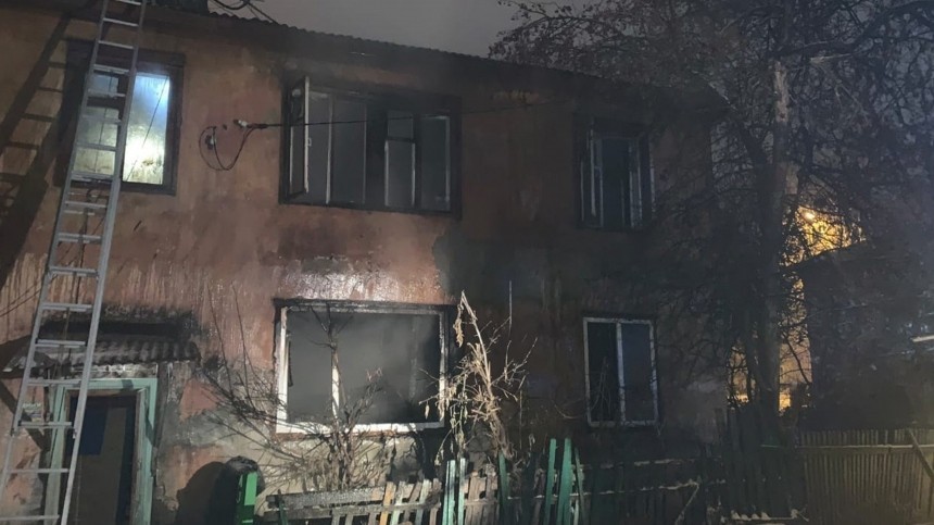 Четыре человека погибли при пожаре в нежилом доме в Тюмени