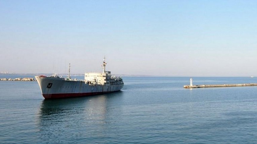 Двигавшийся в сторону Керчи корабль ВМС Украины лег на обратный курс — ФСБ РФ