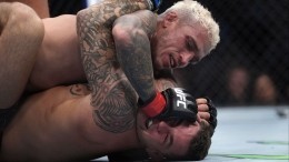Оливейра удушающим приемом вырвал победу у Порье на турнире UFC 269