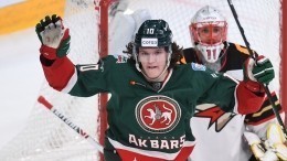 Хоккеиста «Ак Барса» Воронкова увезли на носилках с матча