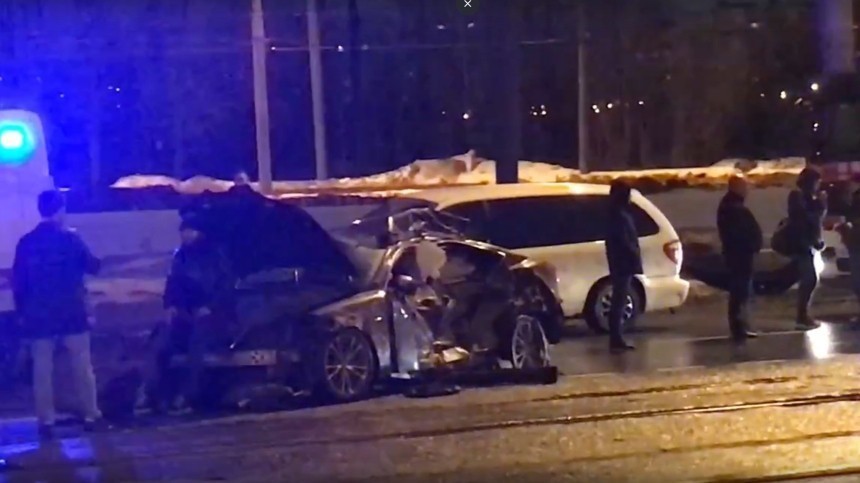 Очевидцы: водитель Lexus, влетевшего в маршрутку в Петербурге, вел себя неадекватно