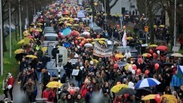 «Омикрон» испортил Рождество: Европу охватили антиковидные протесты
