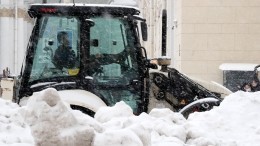 Петербург из-за метели оказался в восьмибалльных пробках и отметил ночь жестянщика