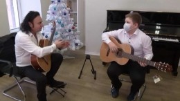 Путин исполнил мечту 14-летнего мальчика из Подмосковья и подарил ему гитару