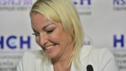 Анастасия Волочкова расхохоталась после суда по иску к Большому театру