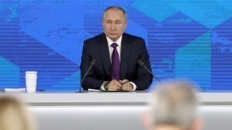 Путин ответил шуткой про ФСБ на вопрос журналистки о блогерах