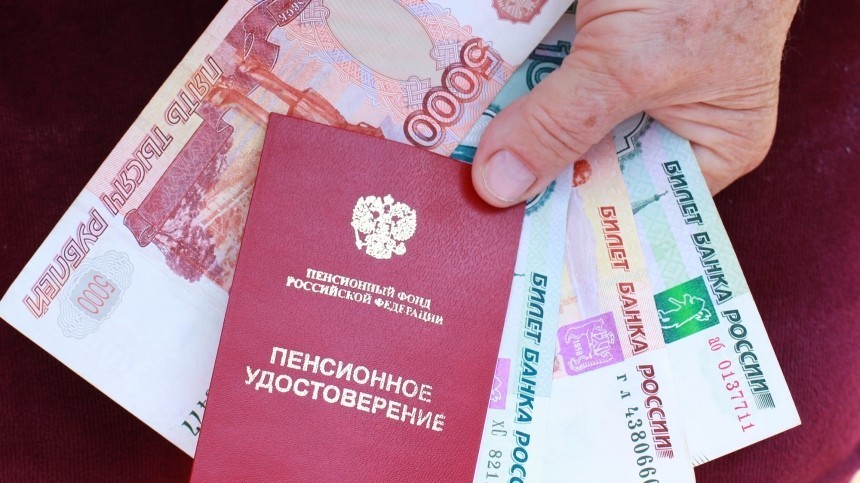 Попавшим под сокращения россиянам разрешили выйти на пенсию досрочно