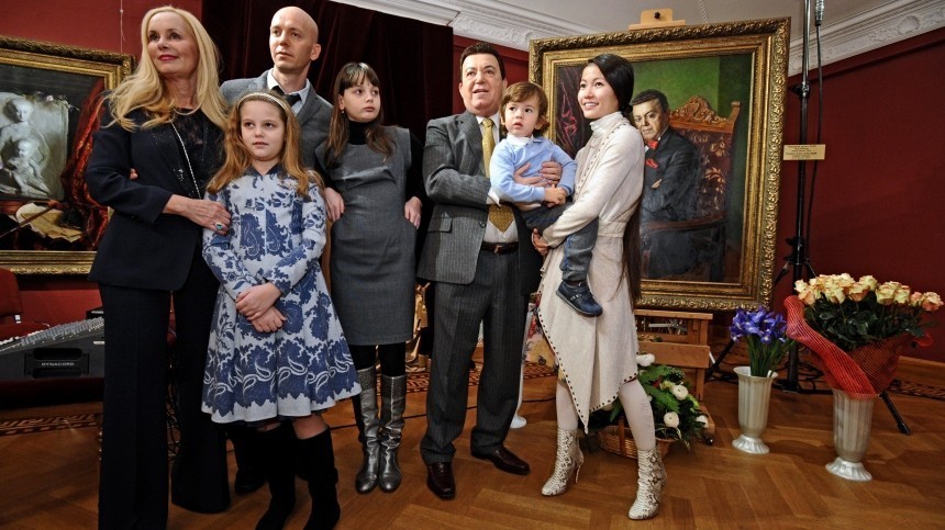 Большая семья: как выглядят и чем живут родные покойного Иосифа Кобзона