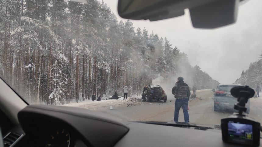 Жуткие кадры: видео последствий серьезного ДТП с тремя авто в Ленобласти