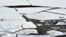 Толпа туристов провалилась под лед в Алтайском крае