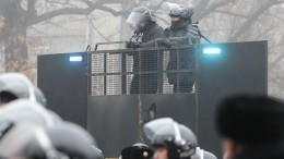 Толпы протестующих штурмуют резиденцию президента в Алма-Ате