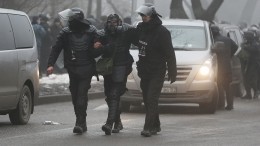 Восемь полицейских погибли, еще 317 ранены в ходе протестов Казахстане