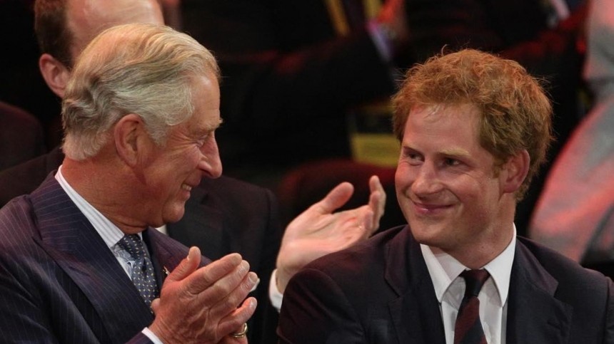 Примирению быть: принц Чарльз похвалил сына Гарри после ссоры и долгого молчания