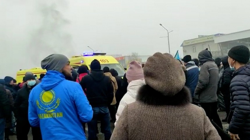 Во время протестов в Алма-Ате пострадали 10 медработников